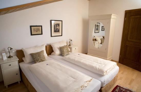 Alpina Hotel Розенхайм Екстериор снимка