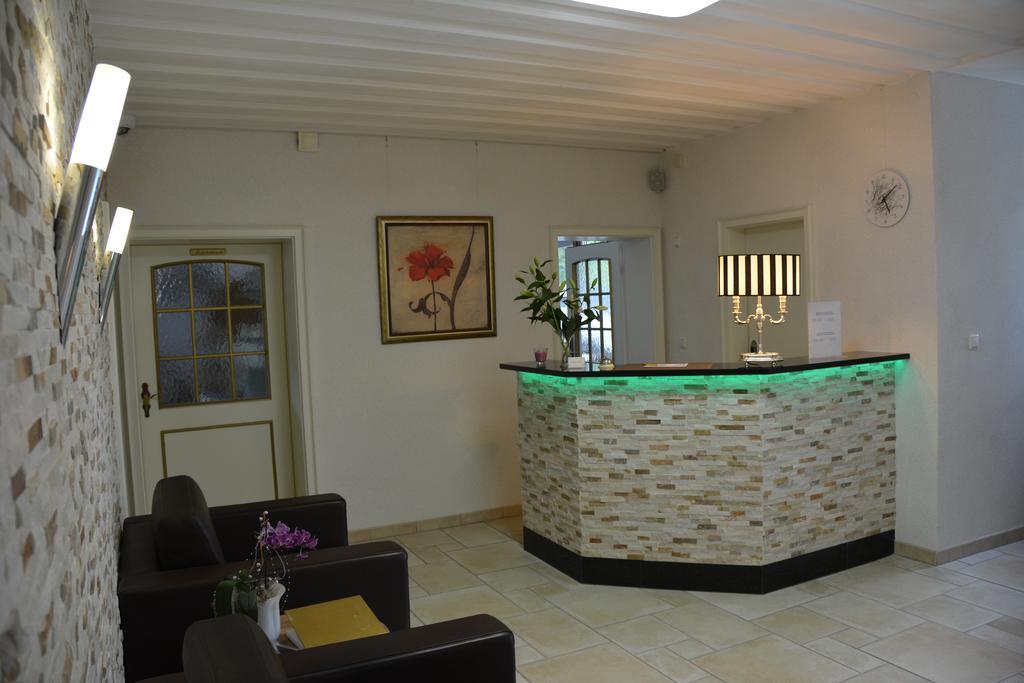 Alpina Hotel Розенхайм Екстериор снимка