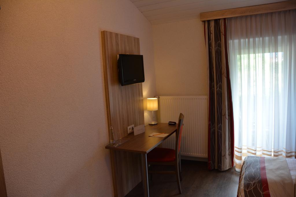 Alpina Hotel Розенхайм Екстериор снимка