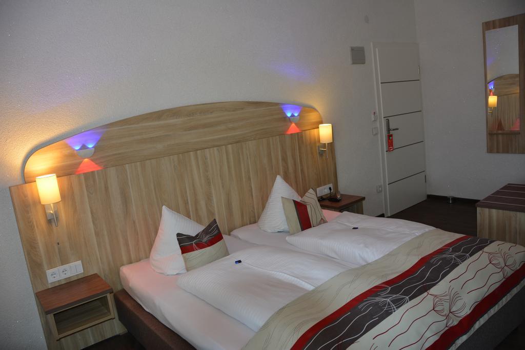 Alpina Hotel Розенхайм Екстериор снимка