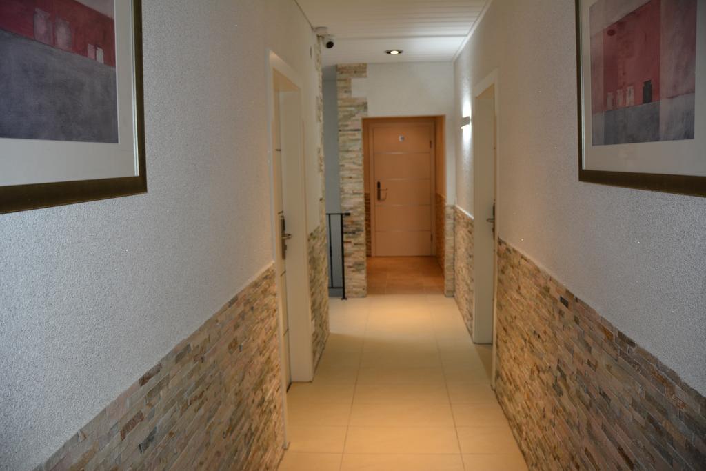 Alpina Hotel Розенхайм Екстериор снимка