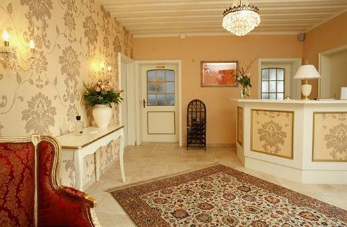 Alpina Hotel Розенхайм Екстериор снимка